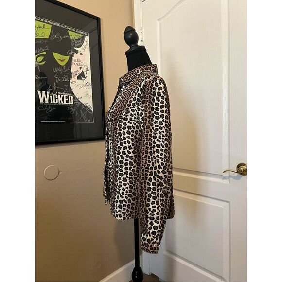 Lemon Grass leopard print blouse with button up front - Picture 3 of 7